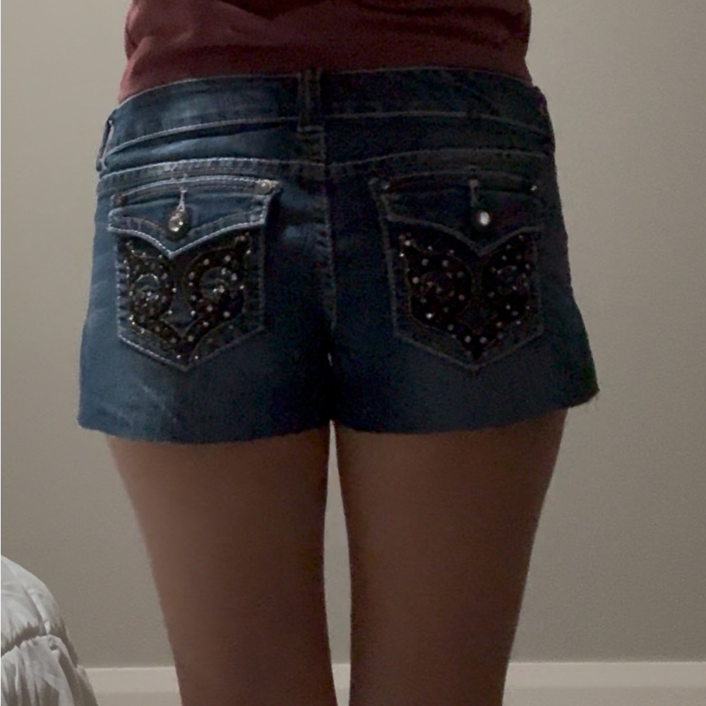 ANTIQUE RIVET Embellished Back Pocket Denim Shorts